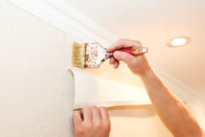 Pose de papier peint à Couville — revêtements muraux et toiles de verre